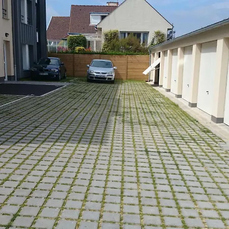 Charmant T2 Avec Terrasse, Parking, Proche Cinema Et Casino - - Fr-1-674-14 Apartament